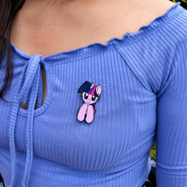 Gallery viewerに画像を読み込む, An officially licensed enamel pin of Twilight Sparkle from My Little Pony. Pictured here is the My Little Pony Twilight Sparkle Pin.
